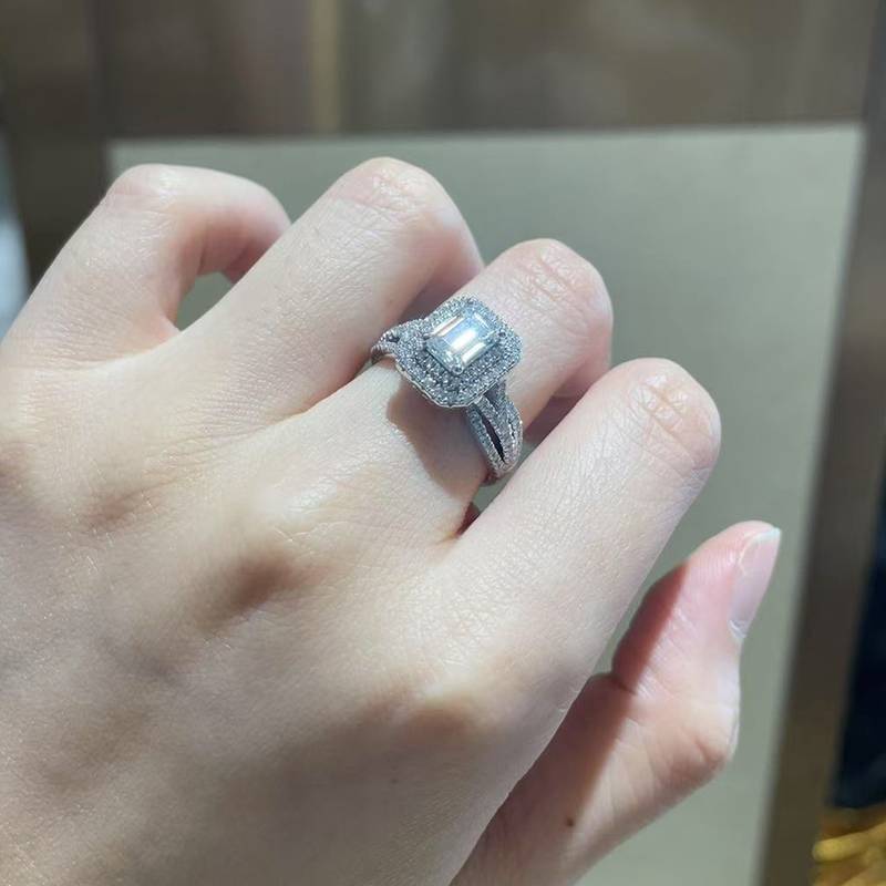 Luxury emerald cut round bag women's ring S925 silver plated platinum custom selection main stone Moissanite diamond 1.0ct/secondary stone high carbon diamond